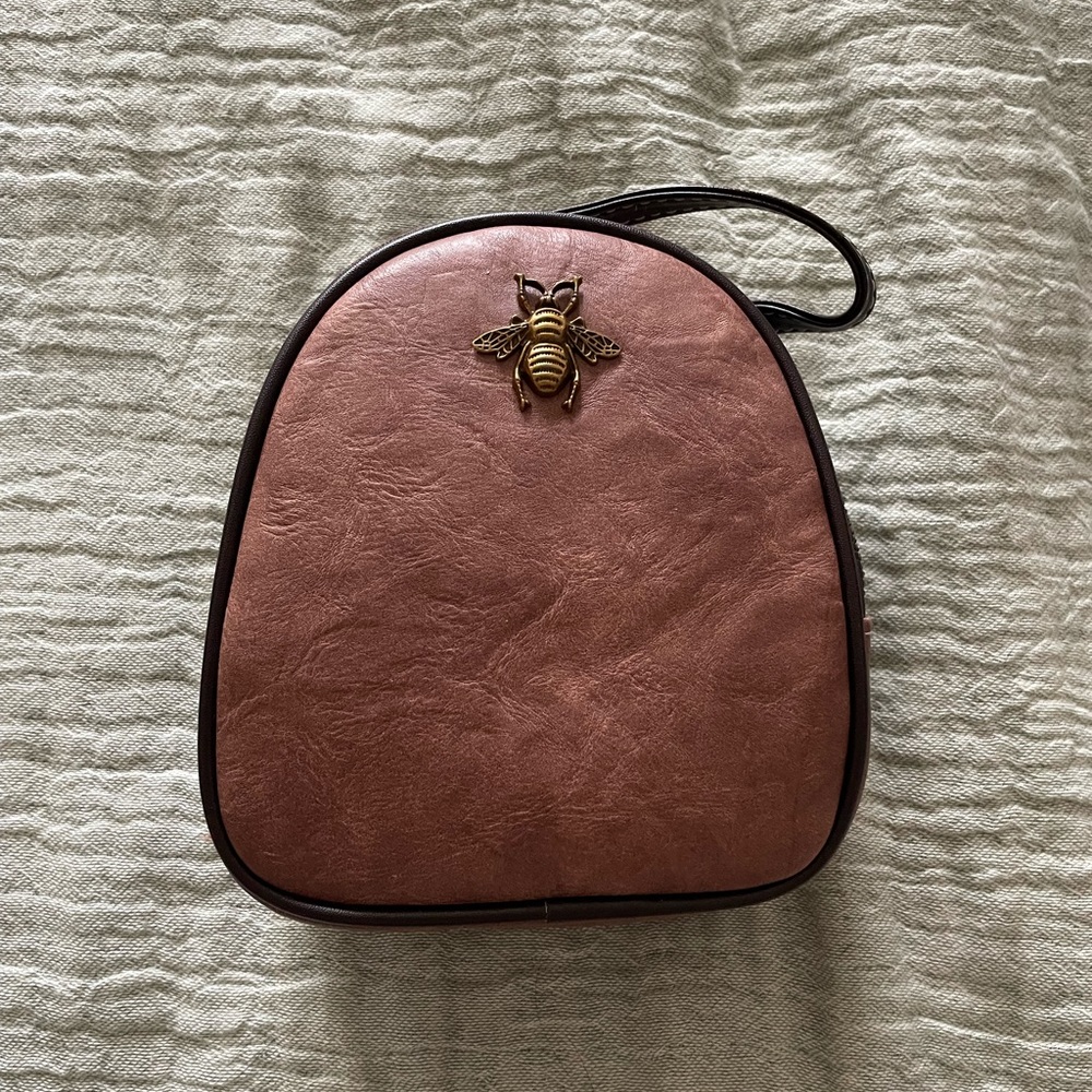 Beautiful crossbody bag with bumble bee accent